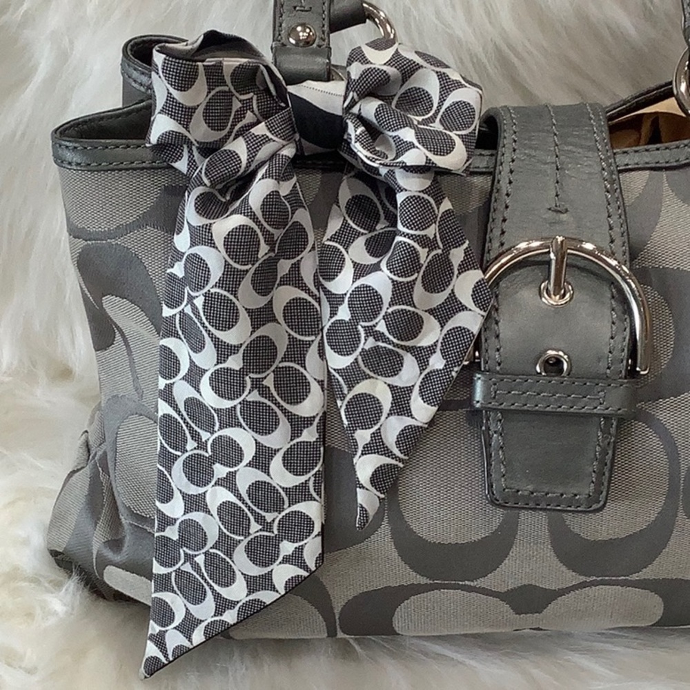 LIKE NEW Authentic, Coach Gray Soho Signature Flap Carryall Satchel E1282 F19581